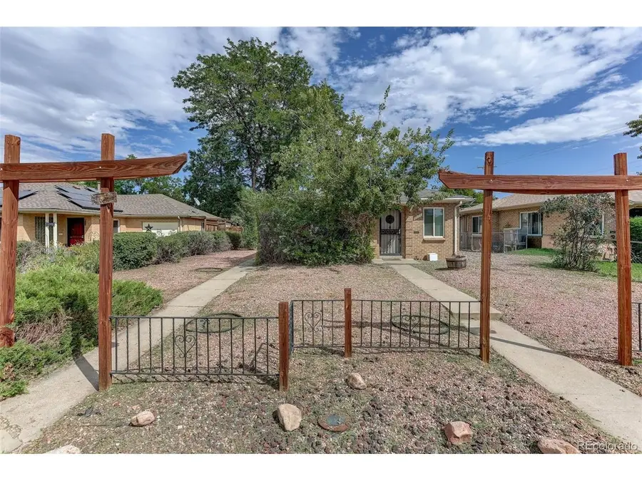 2308 Newport St, Denver, CO 80207 - #3