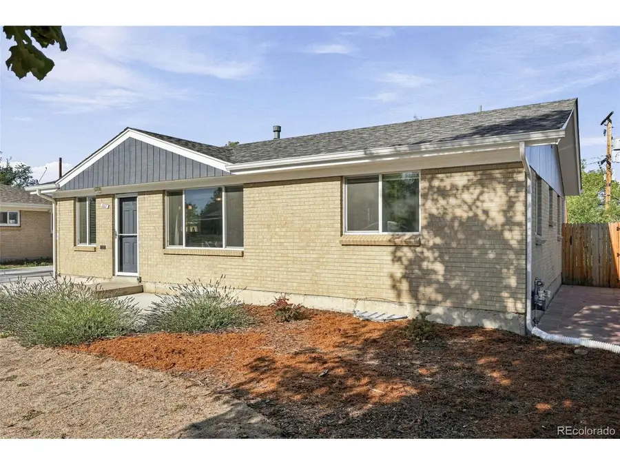 857 Iola St, Aurora, CO 80010 - #3