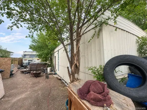 364 E Walton Dr, Pueblo, CO 81007