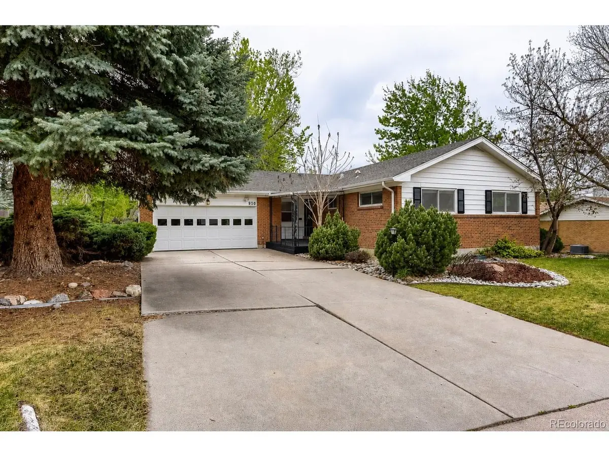 910 E Briarwood Cir, Centennial, CO 80122 - #1