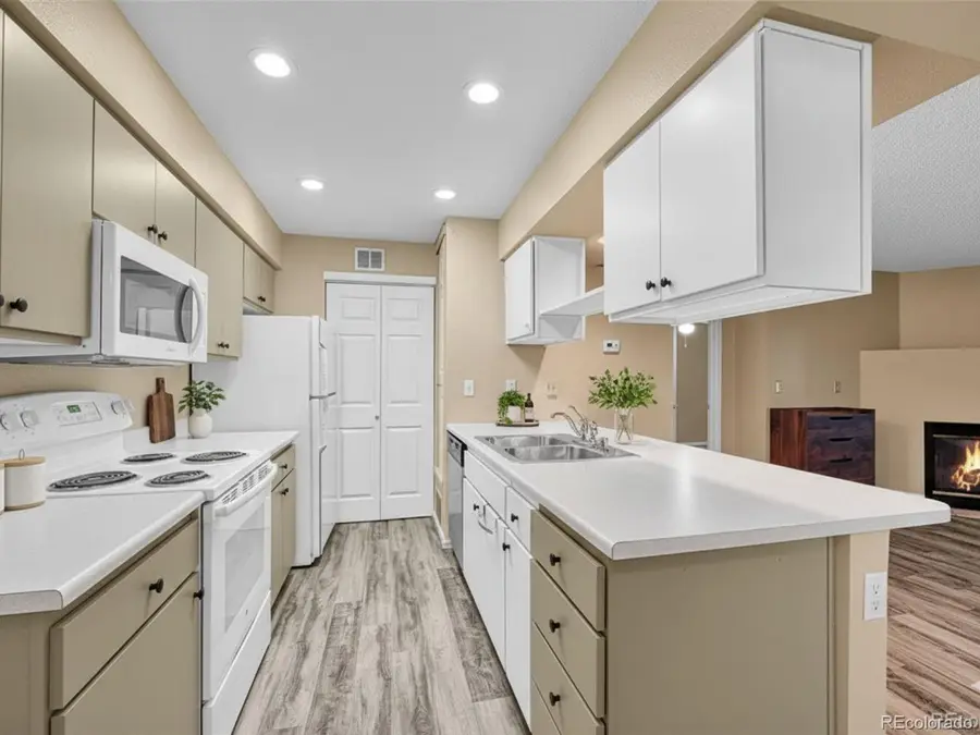 8065 W Eastman Pl #6-102, Denver, CO 80227 - Image #2