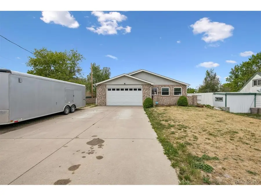 6137 Kearney St, Commerce City, CO 80022 - #2