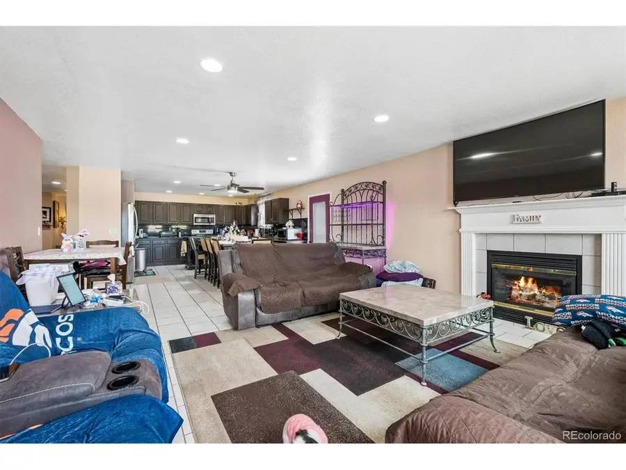 6137 Kearney St, Commerce City, CO 80022 - #3