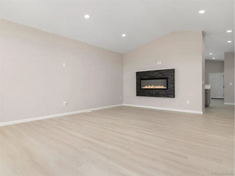 981 E Waverly Dr, Pueblo, CO 81007 - #3