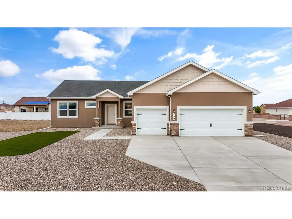 729 Campbell Ln, Pueblo, CO 81007 - #1