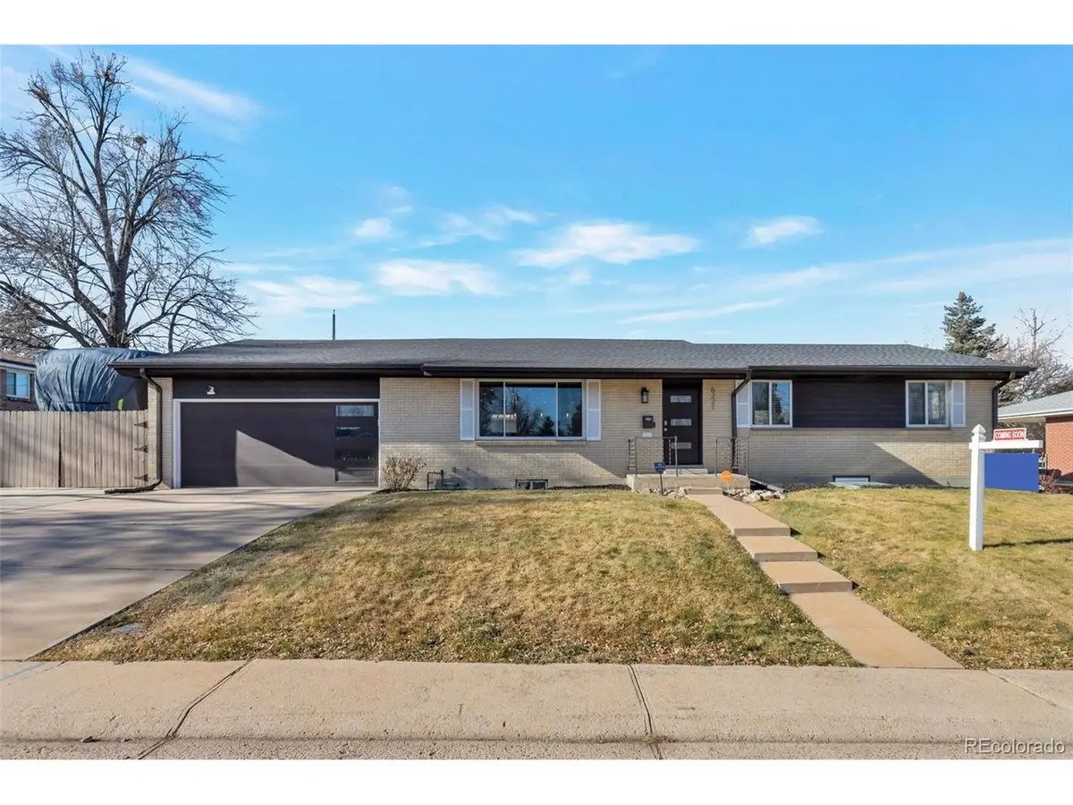 6221 S Logan Ct, Centennial, CO 80121 - Image #1
