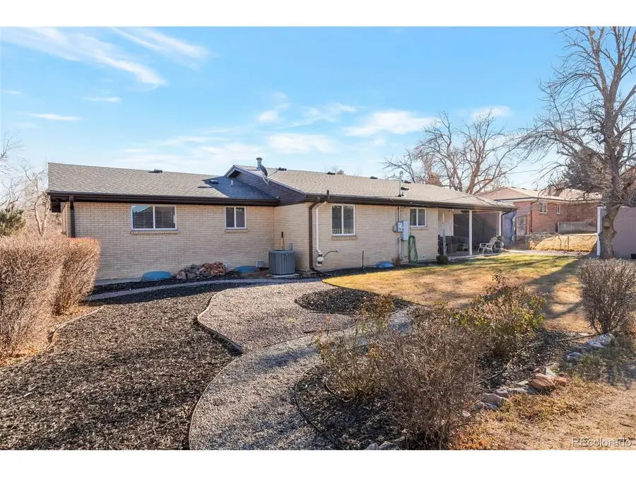 6221 S Logan Ct, Centennial, CO 80121 - Image #3