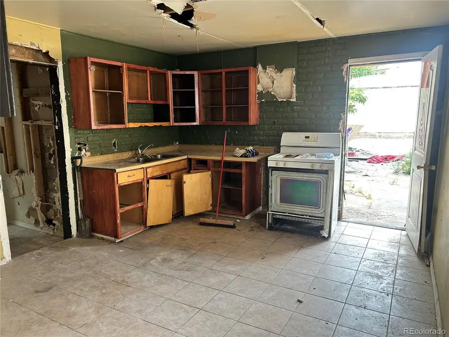 619 E 11th St, Pueblo, CO 81001 - #3