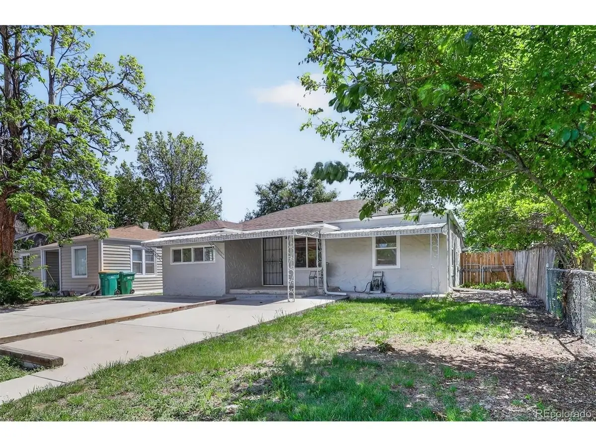 1908 Geneva St, Aurora, CO 80010 - #1