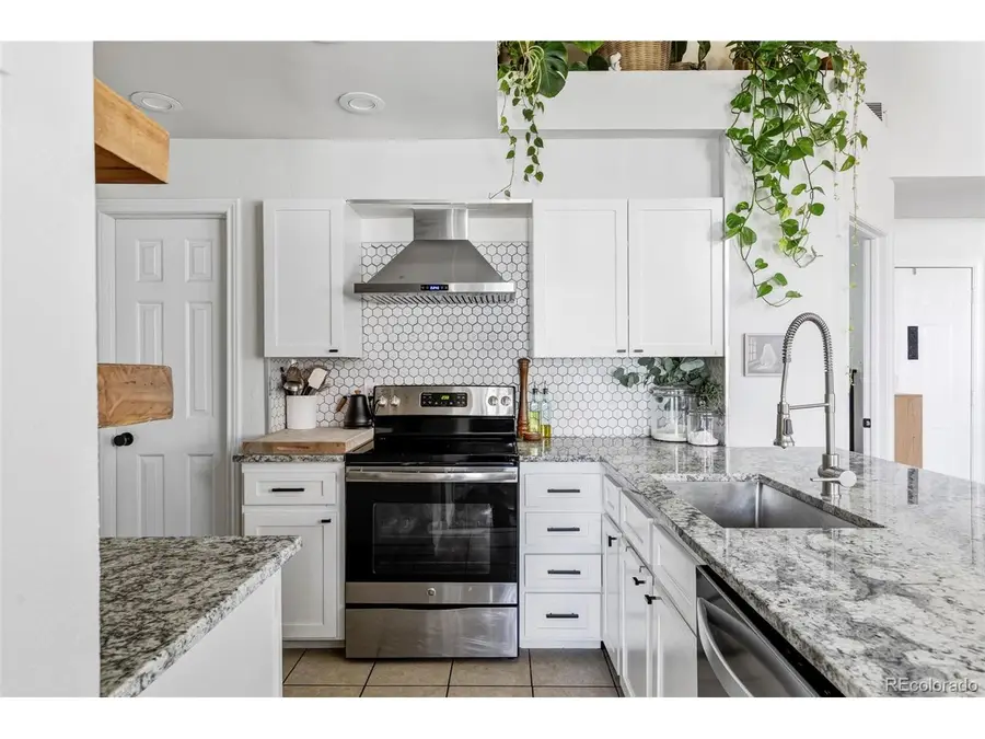 888 S Reed Ct #B, Lakewood, CO 80226 - #3