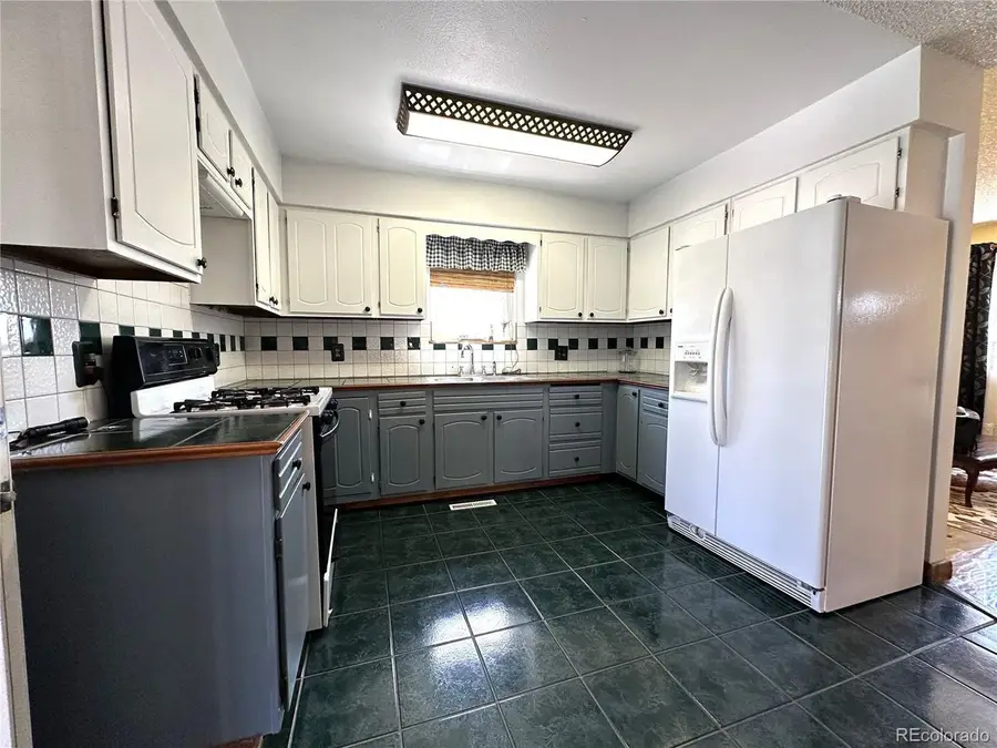 630 Hewitt St, Pueblo, CO 81005 - #3