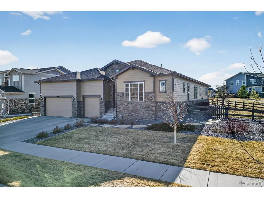 27560 E Lakeview Dr, Aurora, CO 80016 - Image #2
