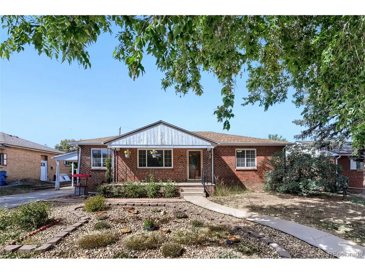 1051 Macon St, Aurora, CO 80010 - #1