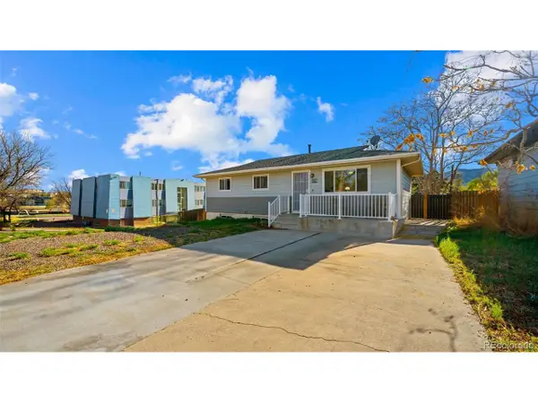 946 Hutchinson Dr, Colorado Springs, CO 80910