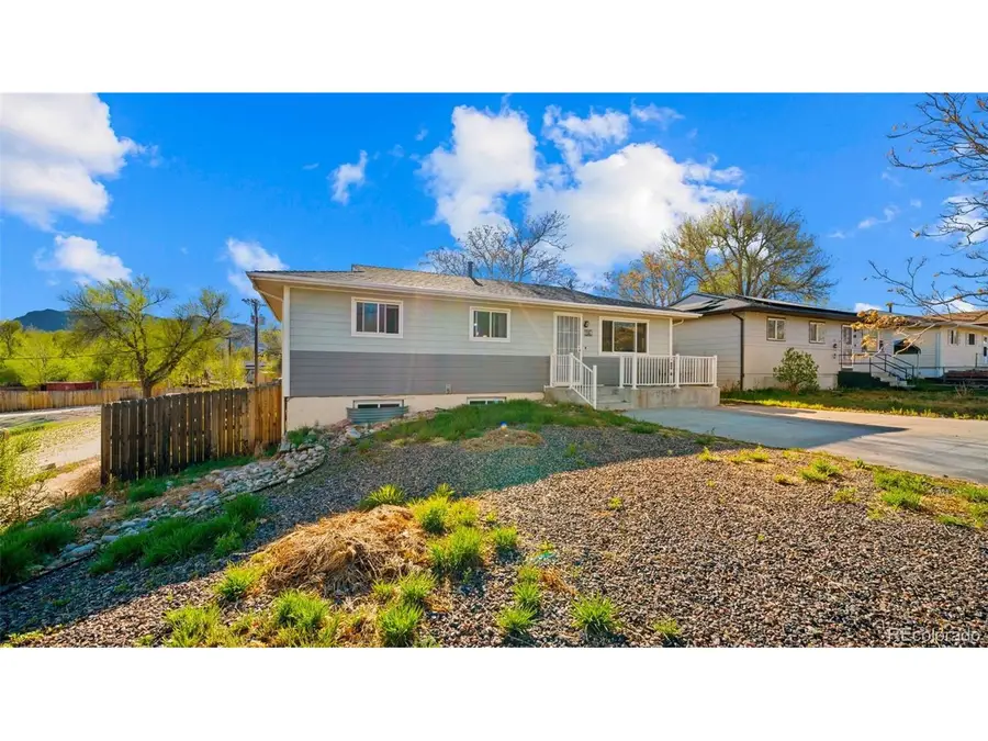946 Hutchinson Dr, Colorado Springs, CO 80910 - #2