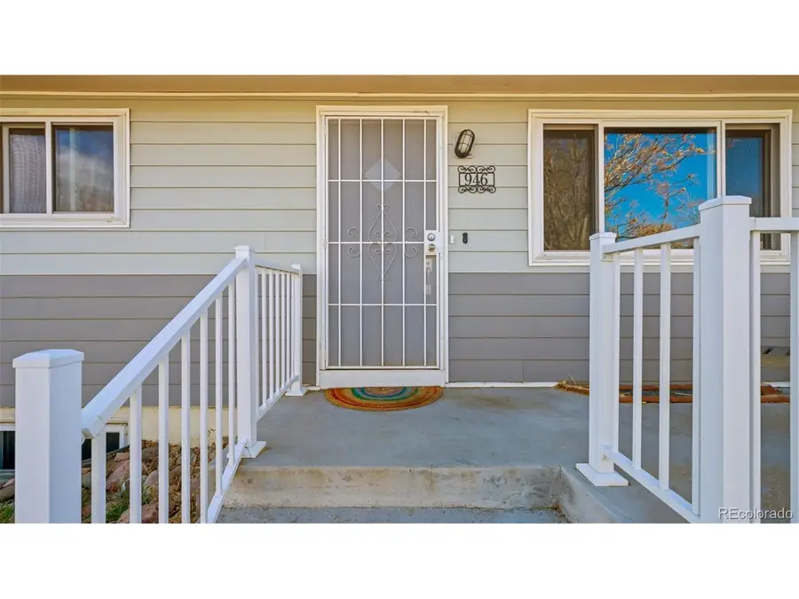 946 Hutchinson Dr, Colorado Springs, CO 80910 - #3