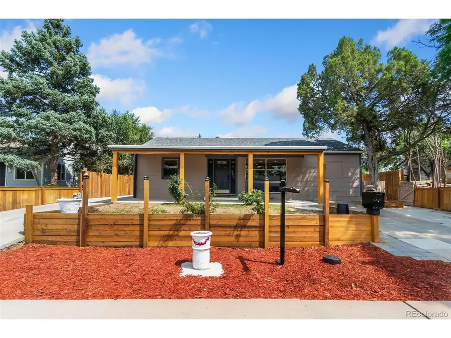 886 Kingston St, Aurora, CO 80010 - #3