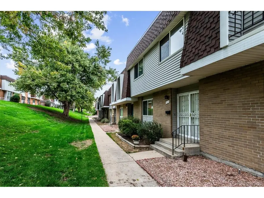 565 S Xenon Ct, Lakewood, CO 80228 - #2
