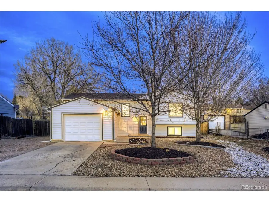 922 Park View St, Castle Rock, CO 80104 - #2