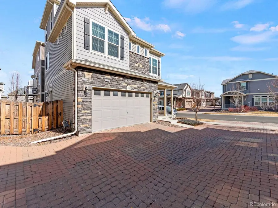 231 S Old Hammer Ct, Aurora, CO 80018 - #2