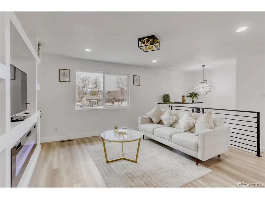 1214 S Pratt Pkwy, Longmont, CO 80501 - Image #3