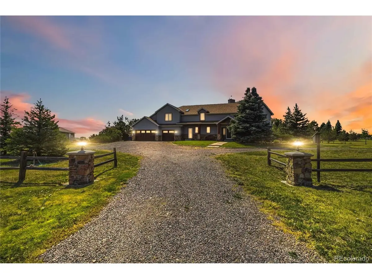 8124 S Ireland Way, Aurora, CO 80016 - #1