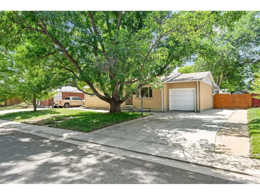 6421 Iris Ct, Arvada, CO 80004 - #2