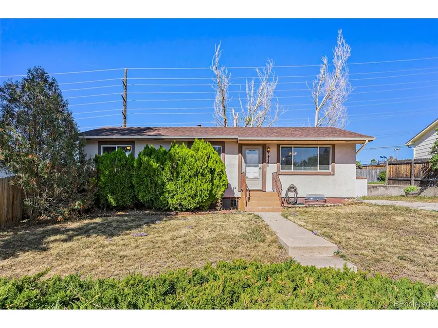 414 Maplewood Dr, Colorado Springs, CO 80907 - #2