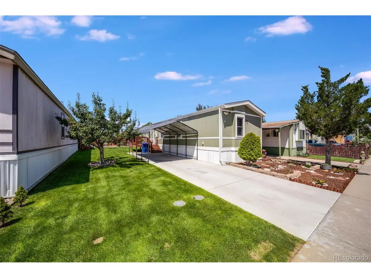 109 Larch Dr, Log Lane Village, CO 80705 - #1