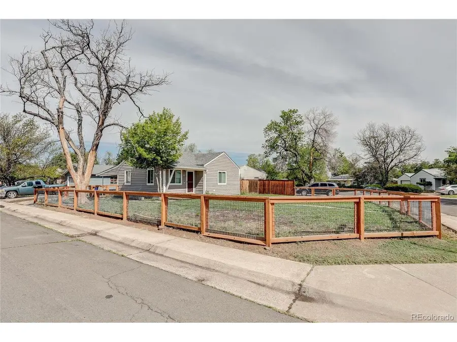 705 Newark St, Aurora, CO 80010 - #2