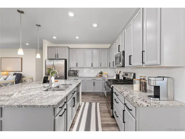 1061 S De Gaulle Ct, Aurora, CO 80018