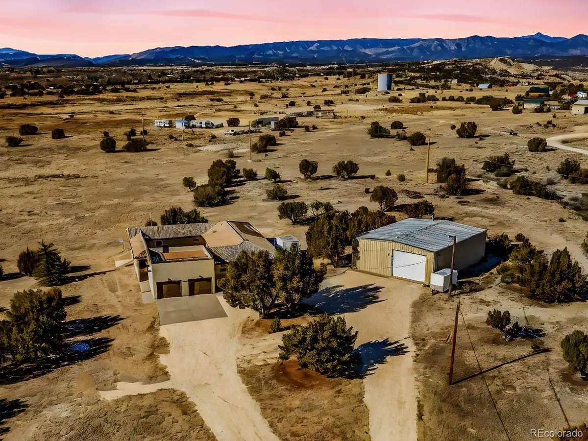 611 Q St, Penrose, CO 81240 - #1