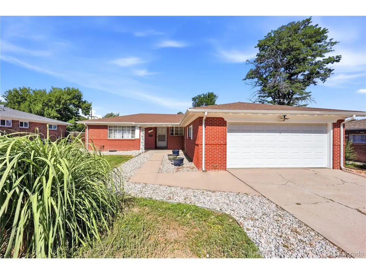 361 Newark St, Aurora, CO 80010 - #1