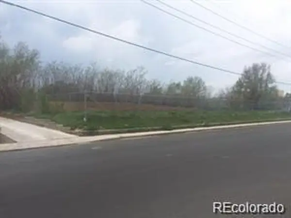 1392 Akron St, Aurora, CO 80010