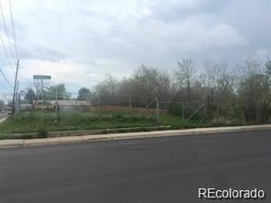 1392 Akron St, Aurora, CO 80010 - #2