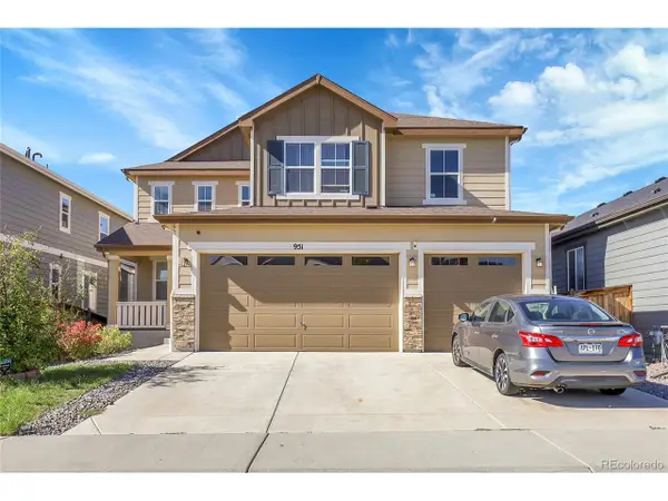 951 N Vandriver Way, Aurora, CO 80018