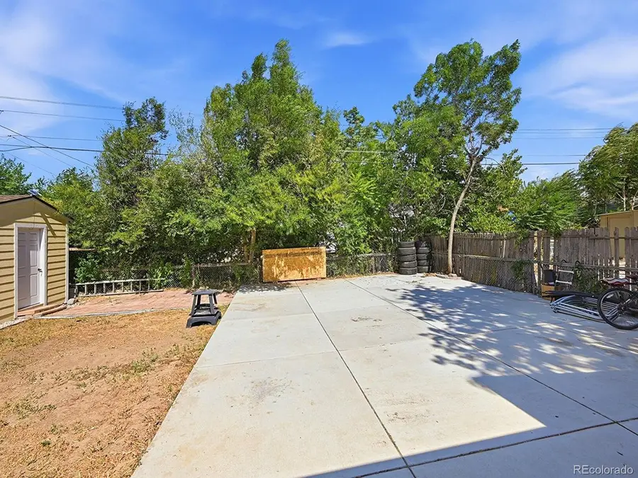 556 Elmira St, Aurora, CO 80010 - #3