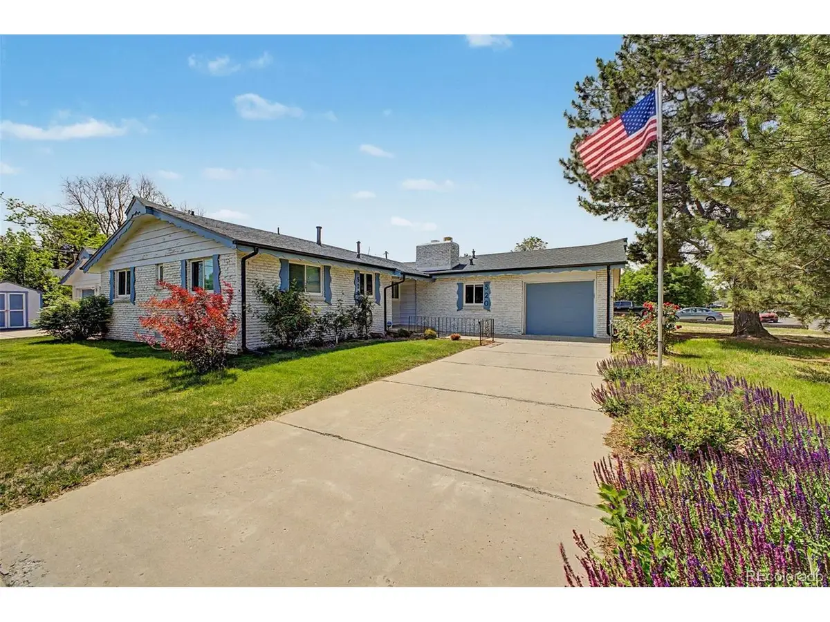 520 Iola St, Aurora, CO 80010 - #1