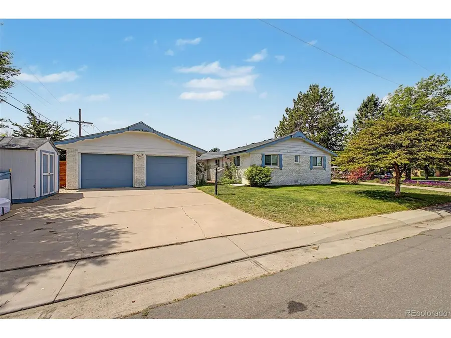 520 Iola St, Aurora, CO 80010 - #2