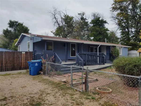 418 Willow Dr, Lochbuie, CO 80603