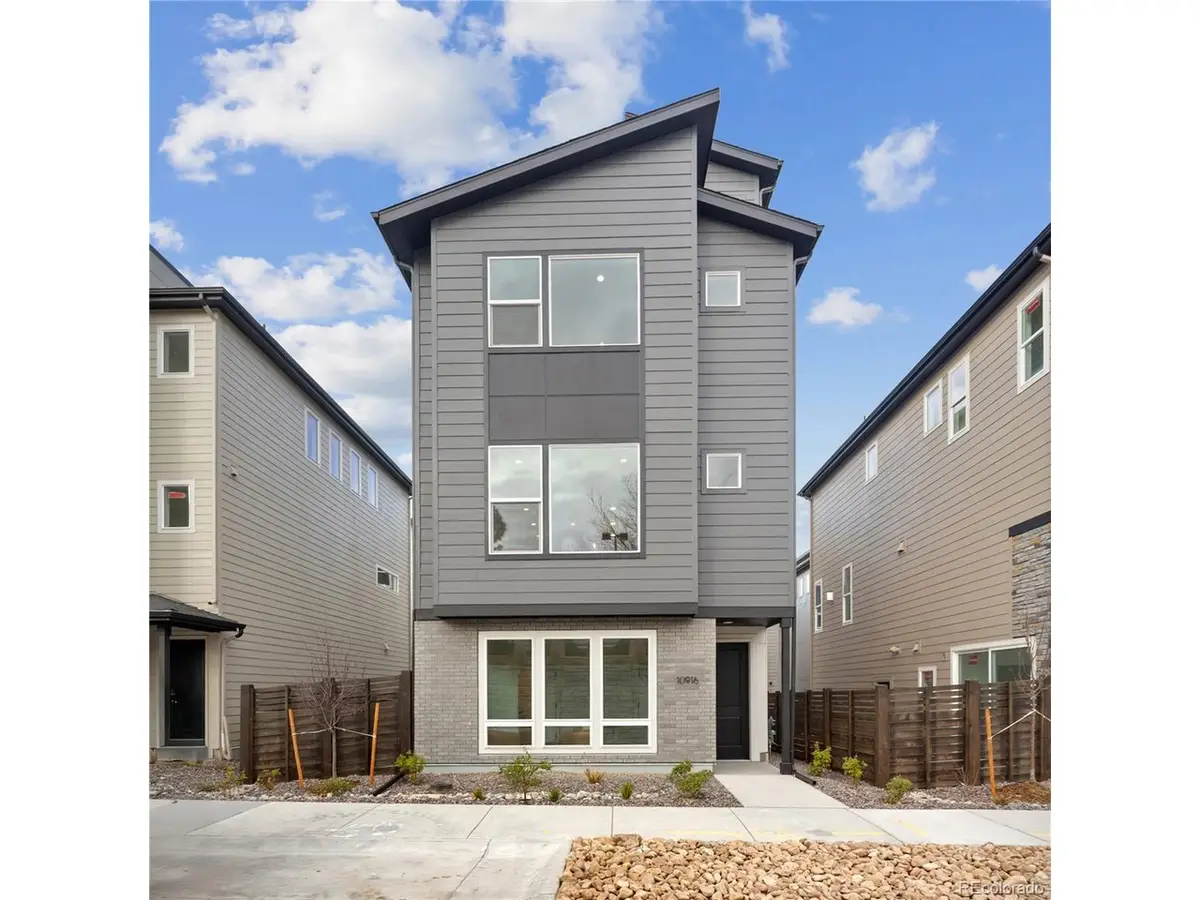 10916 E Hinsdale Cir, Englewood, CO 80112 - Image #1