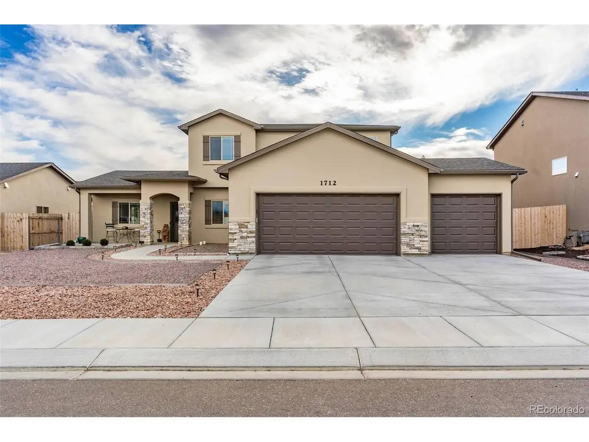 1712 Kingfisher Ln, Pueblo, CO 81008 - Image #1