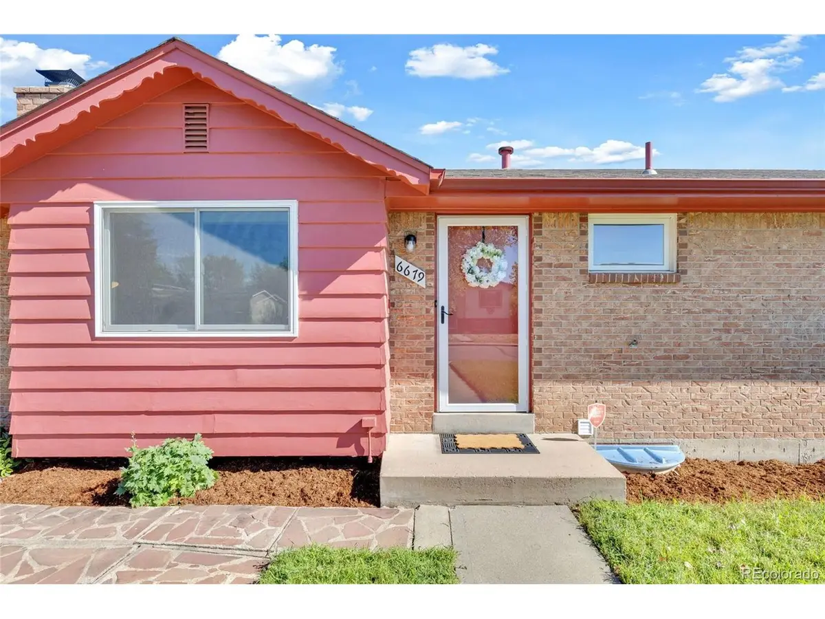 6679 W Louisiana Pl, Lakewood, CO 80232 - #1