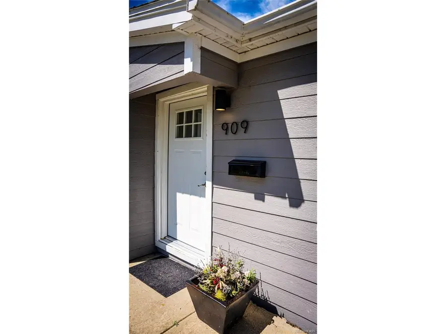 909 Meade St, Denver, CO 80204 - #2