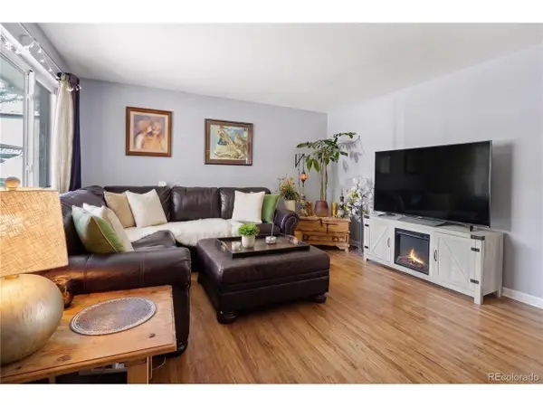 1092 S Iris St, Lakewood, CO 80226