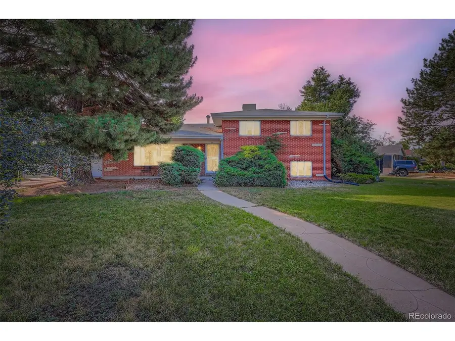 574 Iola St, Aurora, CO 80010 - Image #2