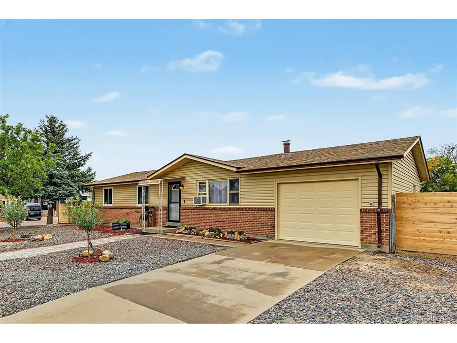 290 Kiowa Ave, Bennett, CO 80102 - #3