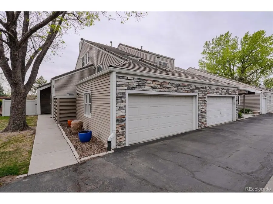 2267 S Yosemite Cir, Denver, CO 80231 - #2