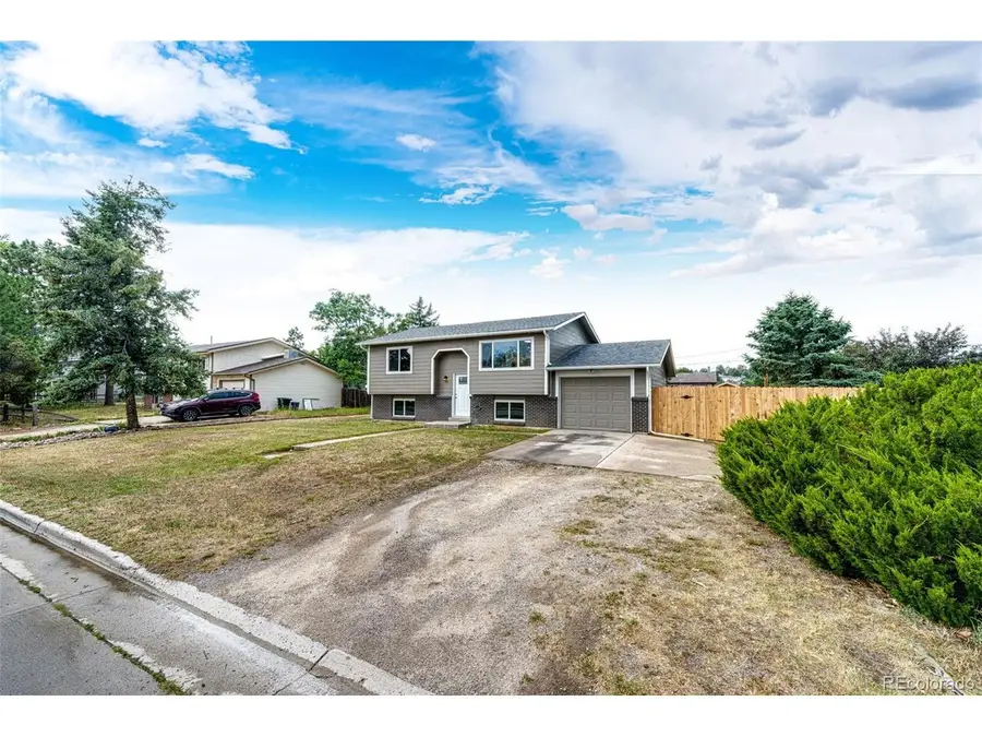 841 S Elbert St, Elizabeth, CO 80107 - #2