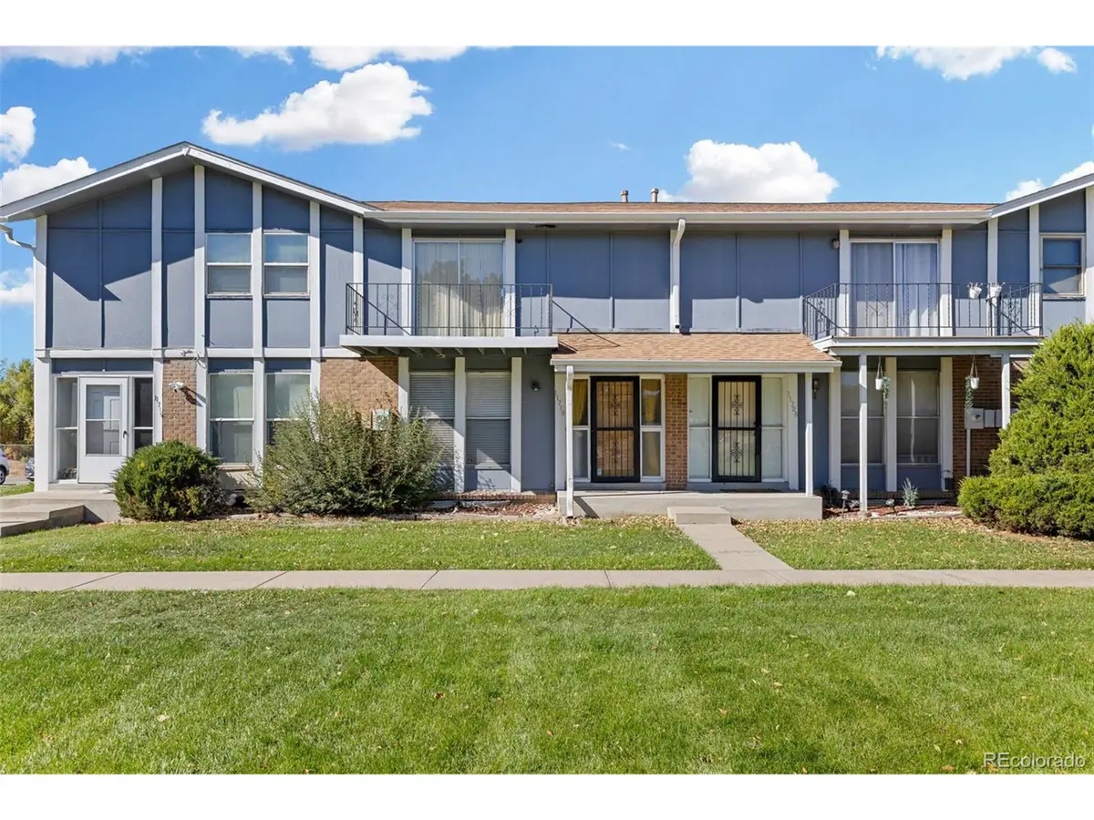 11718 E Canal Dr, Aurora, CO 80011 - Image #1